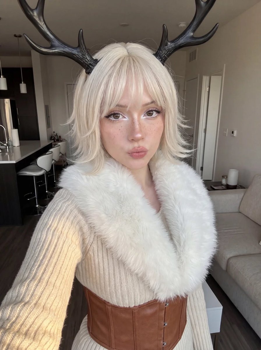 Profile / Avatar - Ultra-Photorealistic Fantasy Selfie